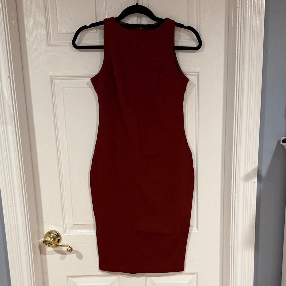 Elegant Sleeveless Burgundy Dress